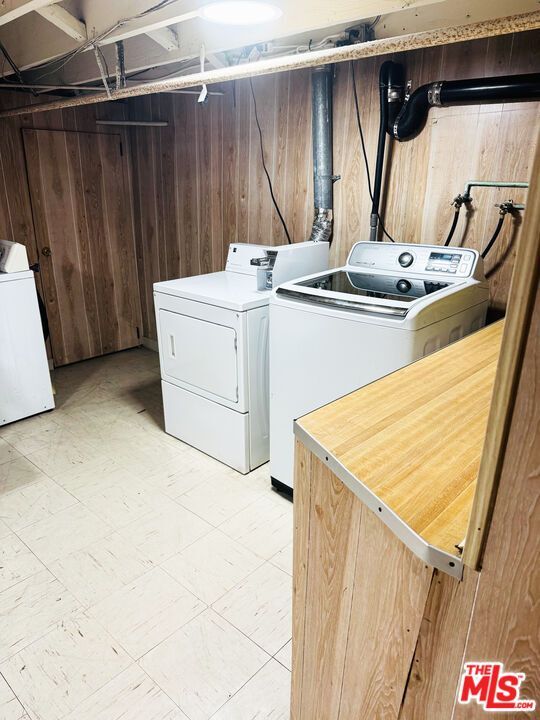 Building Photo - 9066 Shoreham Dr