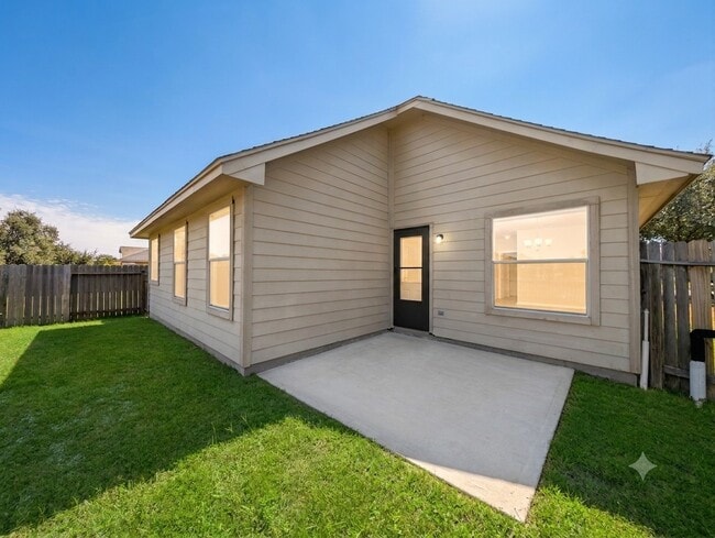 Building Photo - 21530 Falvel Lake Dr