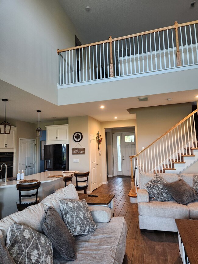 Building Photo - 6331 Laurelcrest Gln