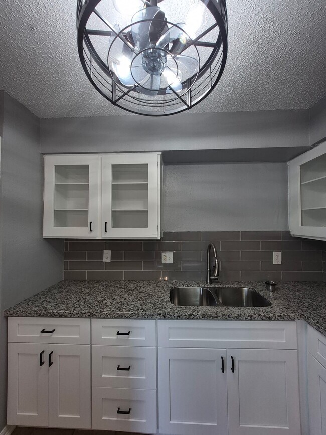 Building Photo - 738 Coolwood Dr