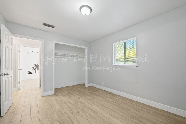 Building Photo - 826 SW 14th St