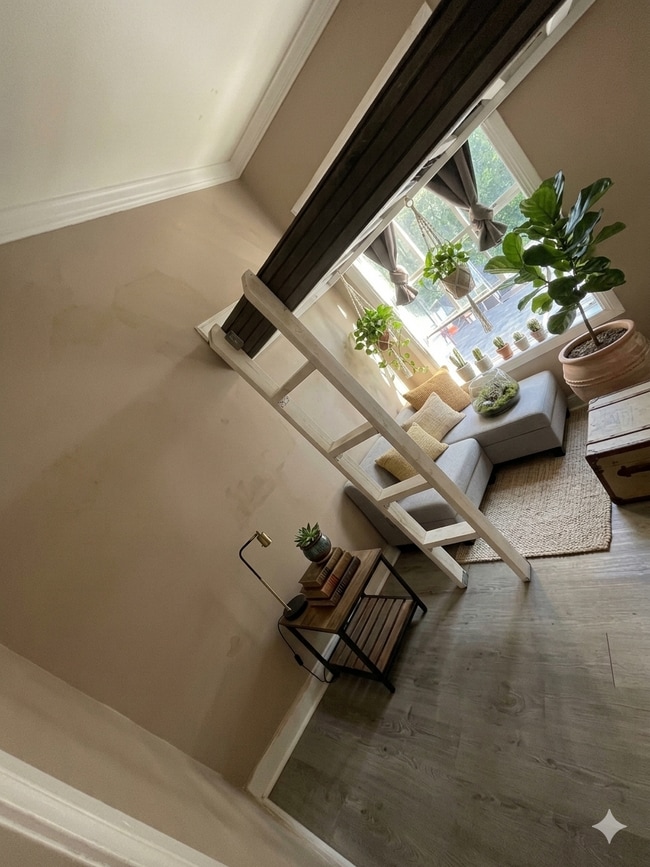 Building Photo - 547 Gayley Ave