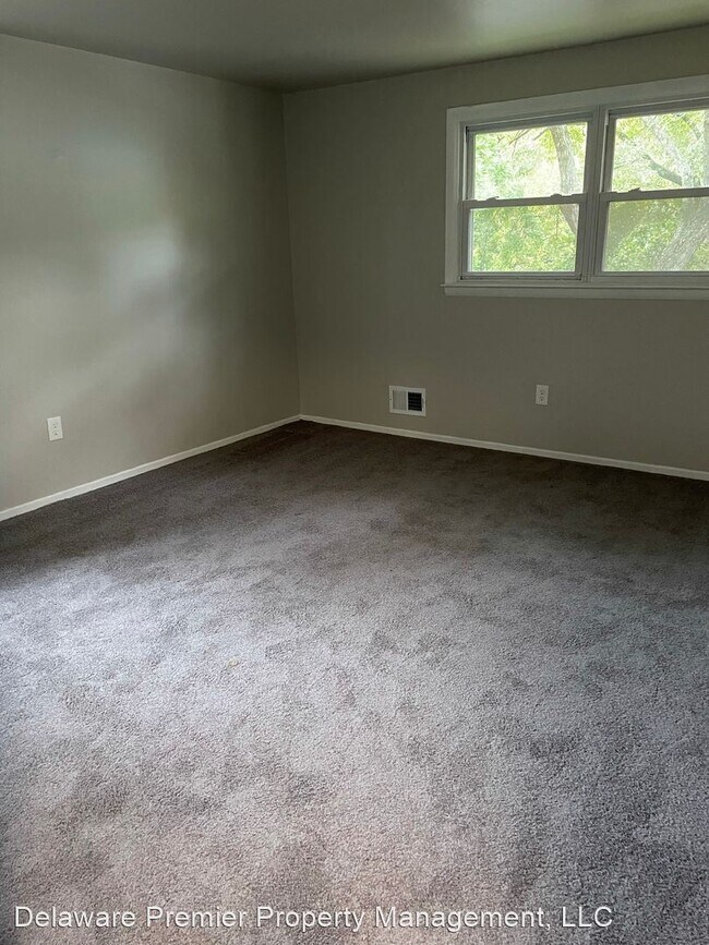 Building Photo - 4 br, 1.5 bath House - 402 Darwin Drive