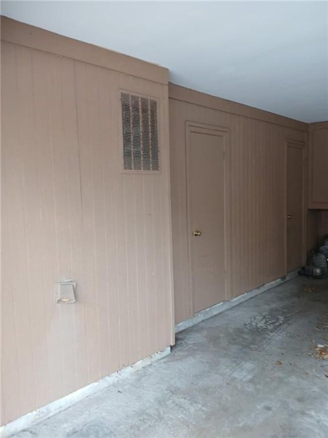 Building Photo - 6208 Hidden Cove