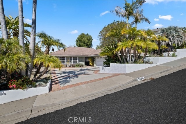 Building Photo - 24291 Los Serranos Dr