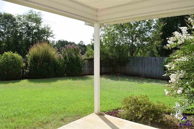Building Photo - 219 Deer Track Ct