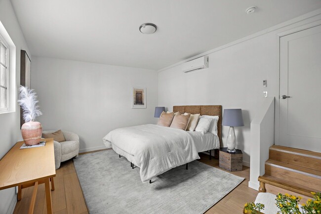 Building Photo - 1510 W 52nd St