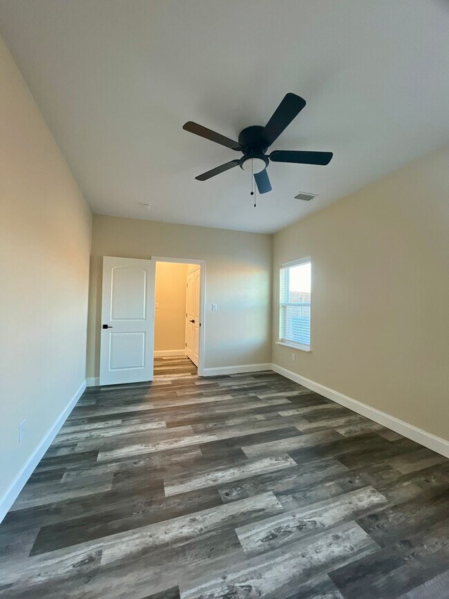 Building Photo - 4/2/2 Gated Community + OFFICE space + No Water Bill + Peaster ISD