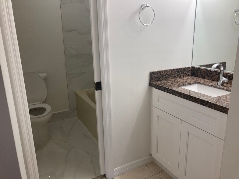 Building Photo - 11540 SW 148th Ct