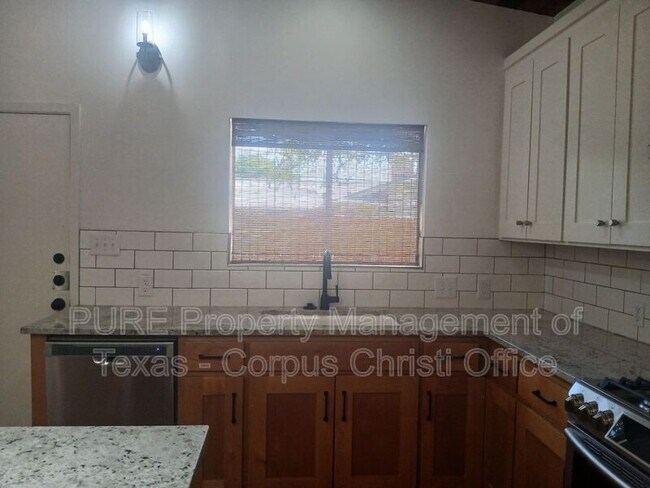 Building Photo - 730 Bradshaw Dr