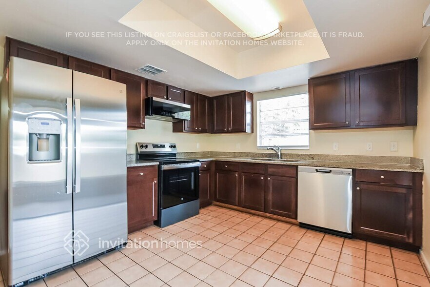 Building Photo - 1380 San Diego Ct