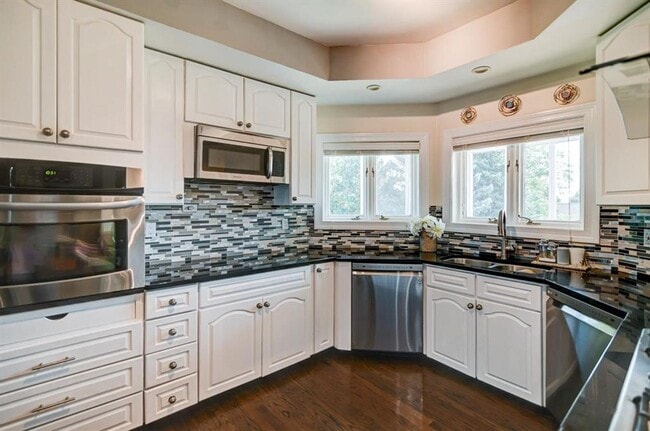 Building Photo - Incredible furnished house on Madison's West Side