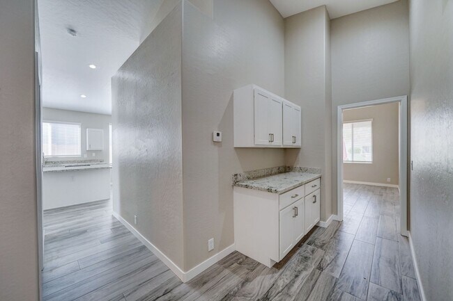 Building Photo - 3720 S Heath Way