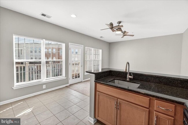 Building Photo - 1811b Wheyfield Dr