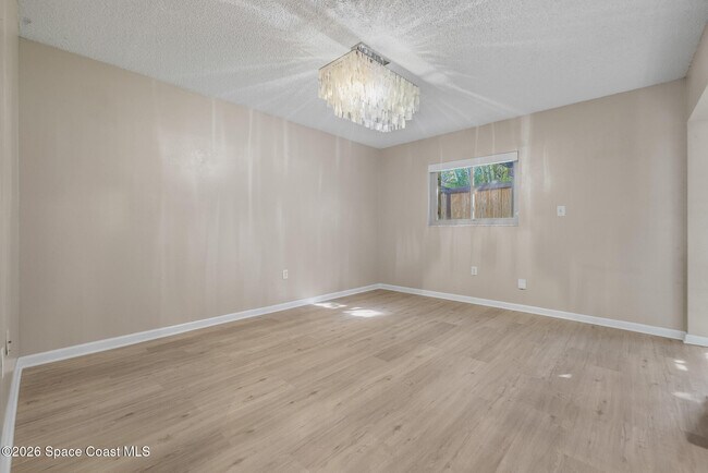 Building Photo - 405 Hawthorne Ct