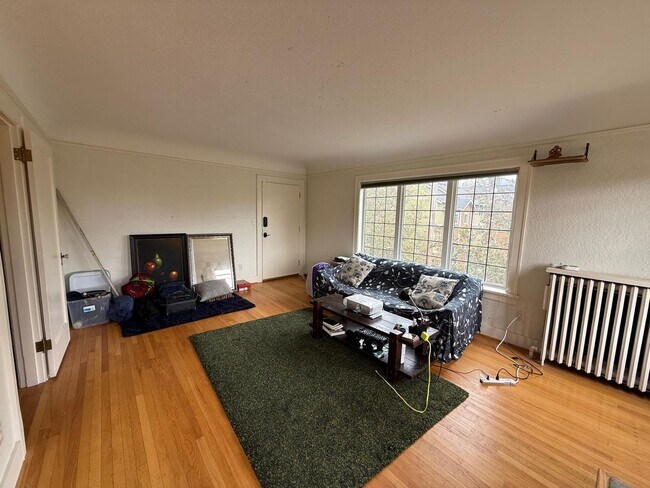 Building Photo - 1 Bed 1 Bath Top Floor Wallingford Condo!