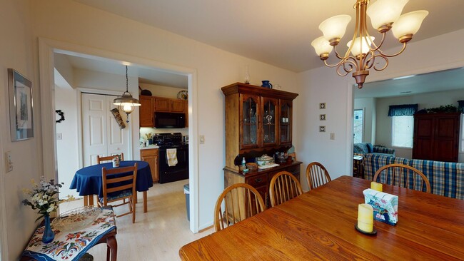 Building Photo - Short Term Furnished House