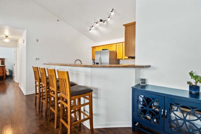 Building Photo - Three Bedroom Condo on the River