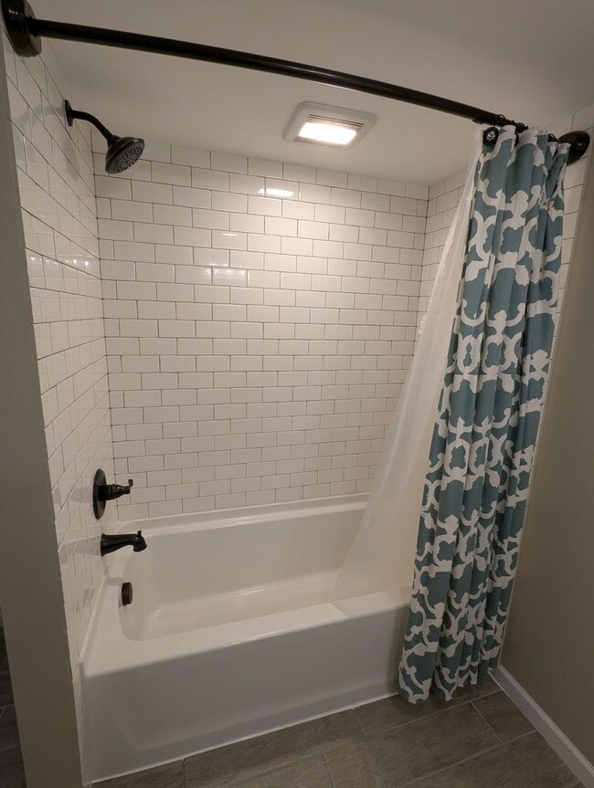 Building Photo - Charming & Spacious Home in the Heart of Richfield