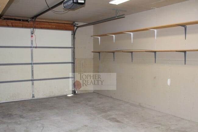 Building Photo - 3 Cambridge Ct