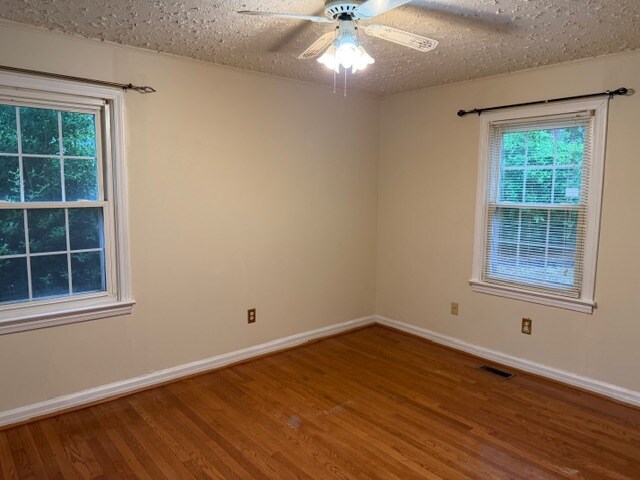 Building Photo - 111 Todd Cir