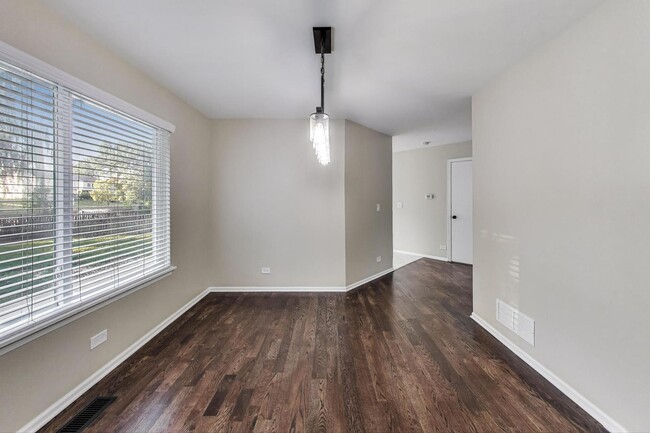 Building Photo - 926 S W Ave