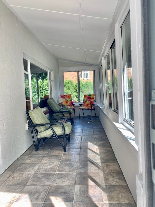 Building Photo - 67 Cable