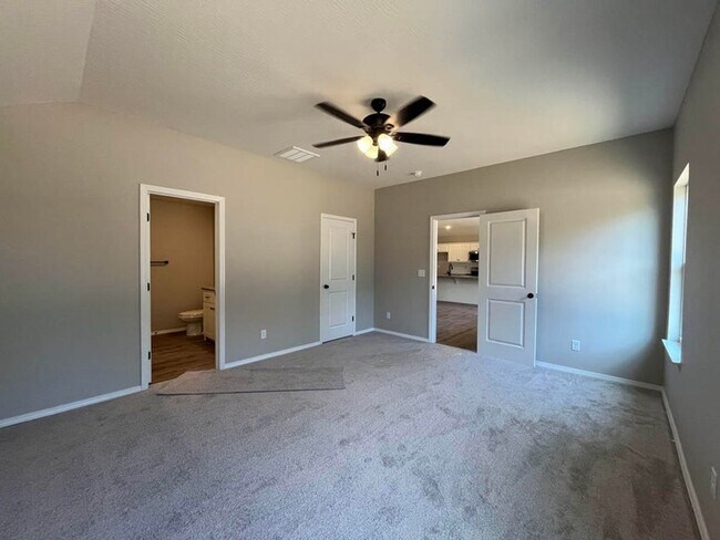 Building Photo - Brand New Home!!