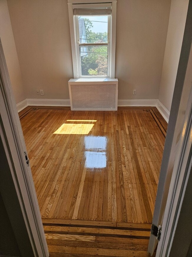 Building Photo - HALF MONTH FREE* Single family home with n...