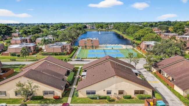 Building Photo - 484 Springdale Cir