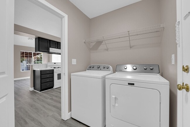 Building Photo - Single Story Guard-Gated Living with Golf Course Access