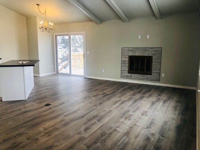 Building Photo - 3 Bedroom House!