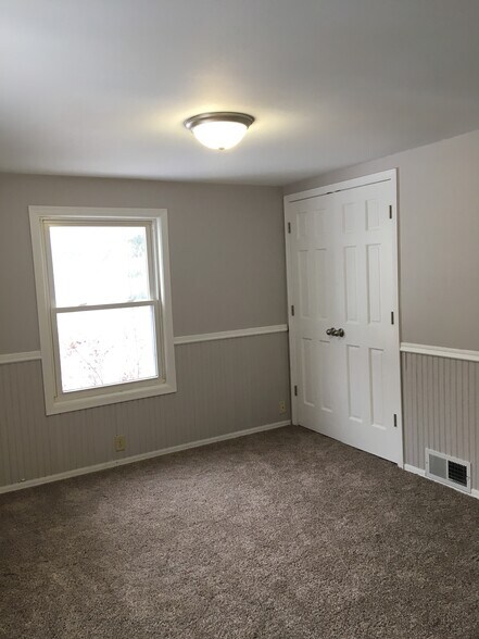 Building Photo - 1817 Spohn Ave