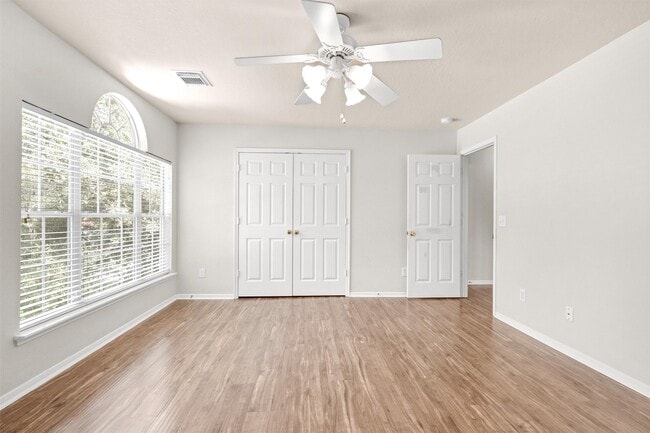 Building Photo - 127 N Willow Point Cir