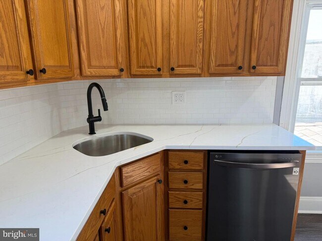 Building Photo - 124 W Butler Pike