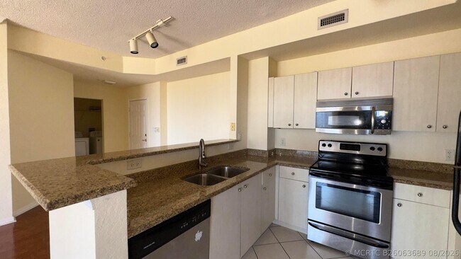Building Photo - 1801 N Flagler Dr