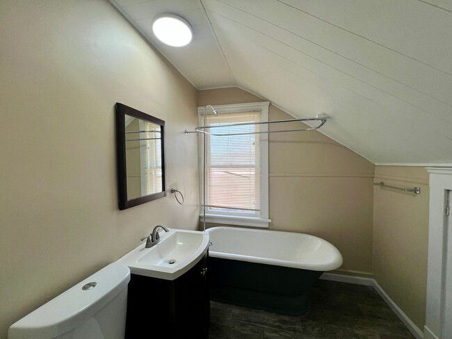 Building Photo - Move-In Ready 4-Bed Family Home in Willowick!