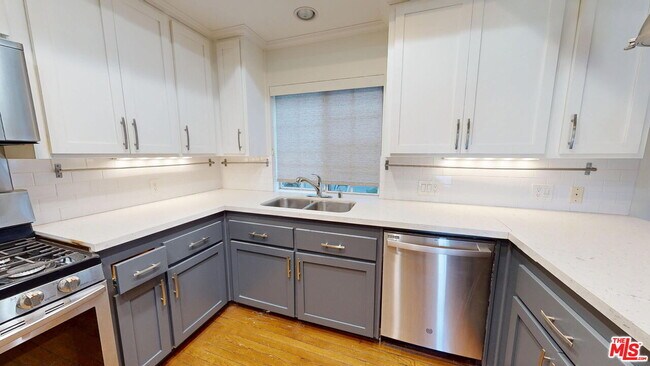 Building Photo - 4339 Alhama Dr