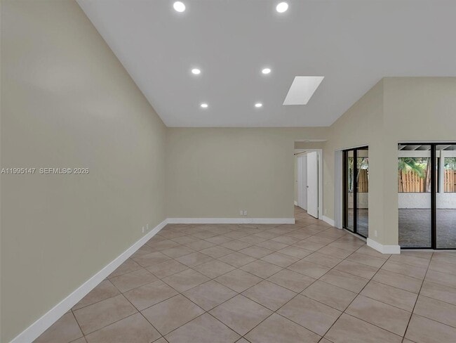 Building Photo - 2158 Baton Rouge