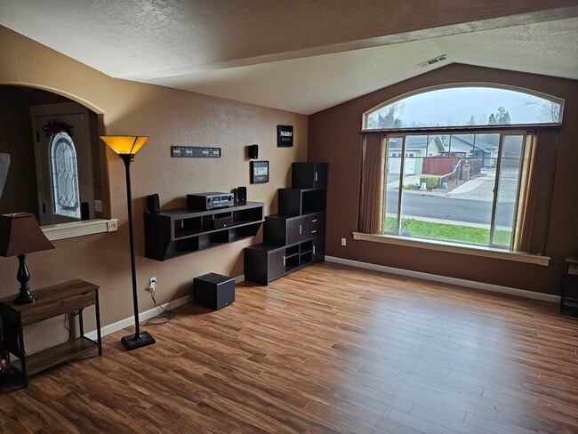 Building Photo - 978 SW Princeton Pl