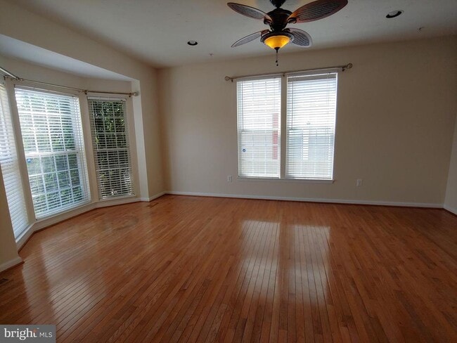 Building Photo - 912 Glaze Ct