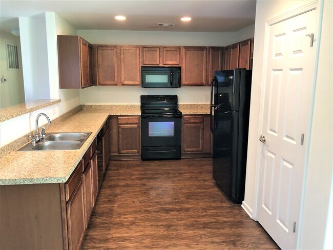 Building Photo - 82 Roseberry Cir