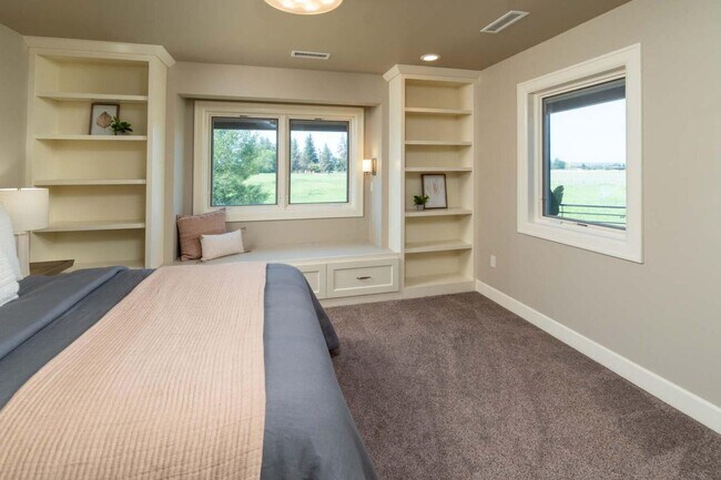Building Photo - Stunning Tumalo Estate-6 Bed - 7.5 Bath ov...