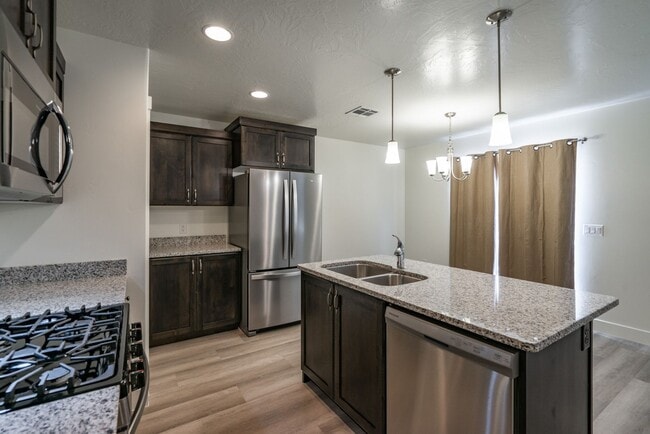 Building Photo - Desert Canyons End Unit – 4-Bedroom, 2.5-B...