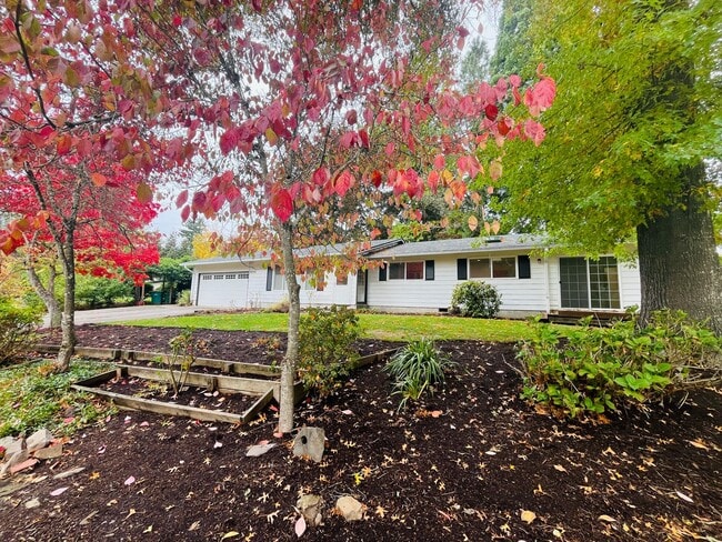 Building Photo - Charming One-Level Home in Garden Home — Near Washington Square & Trader Joe’s! Landscaping Inclu...