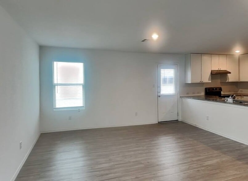 Building Photo - 113 Parish Ln