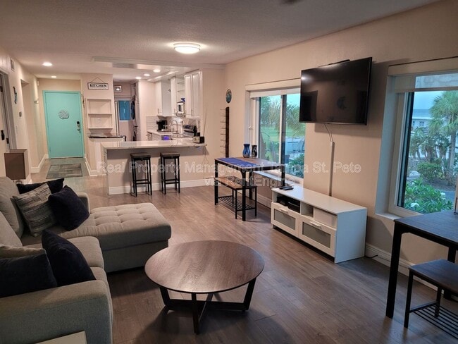 Building Photo - 823 Bahia Del Sol Dr