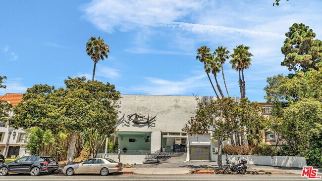 Building Photo - 621 San Vicente Blvd