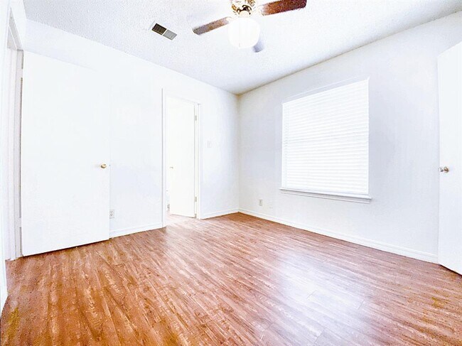 Building Photo - 109 Hughson Ct