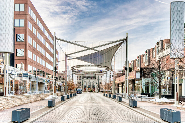 Building Photo - 4550 Cherry Creek S Dr